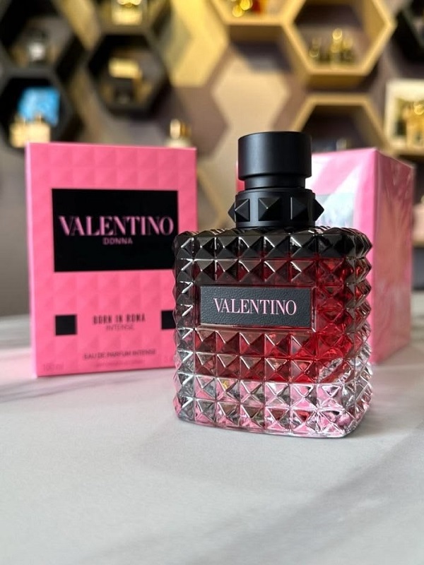 Valentino Donna Born in Roma Intense